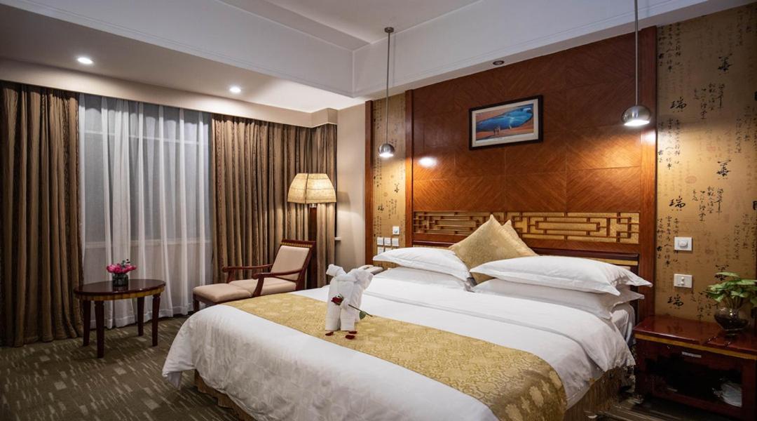 Kunming Golden Spring Hotel Buitenkant foto
