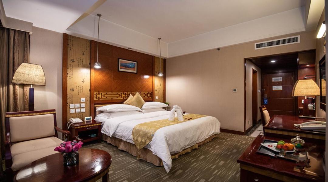 Kunming Golden Spring Hotel Buitenkant foto