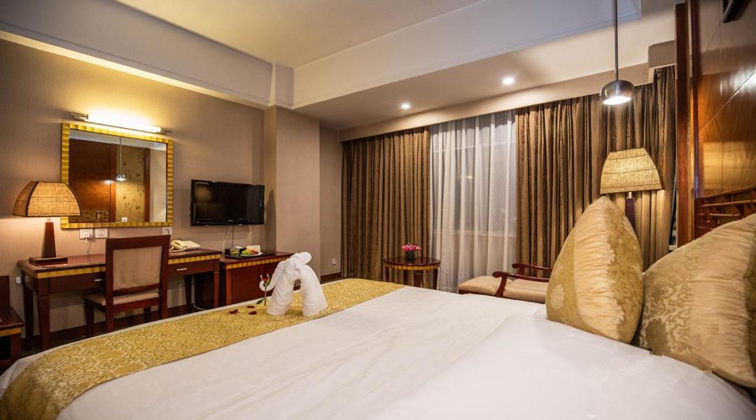 Kunming Golden Spring Hotel Buitenkant foto