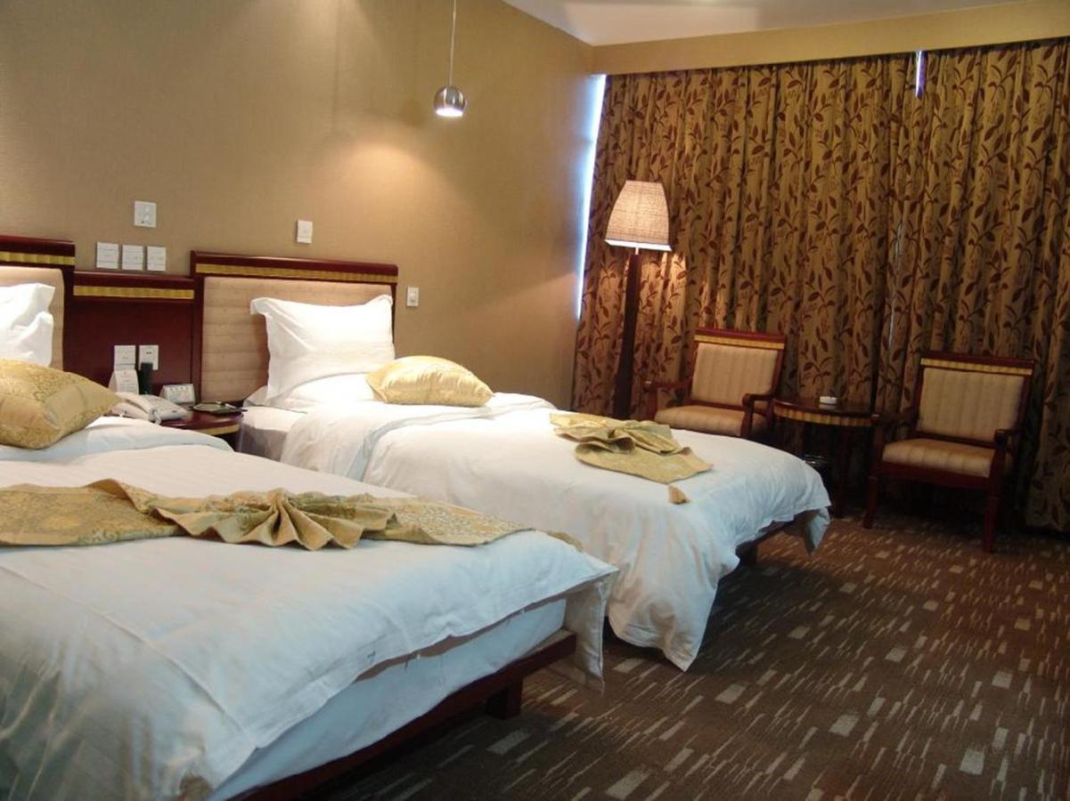 Kunming Golden Spring Hotel Buitenkant foto