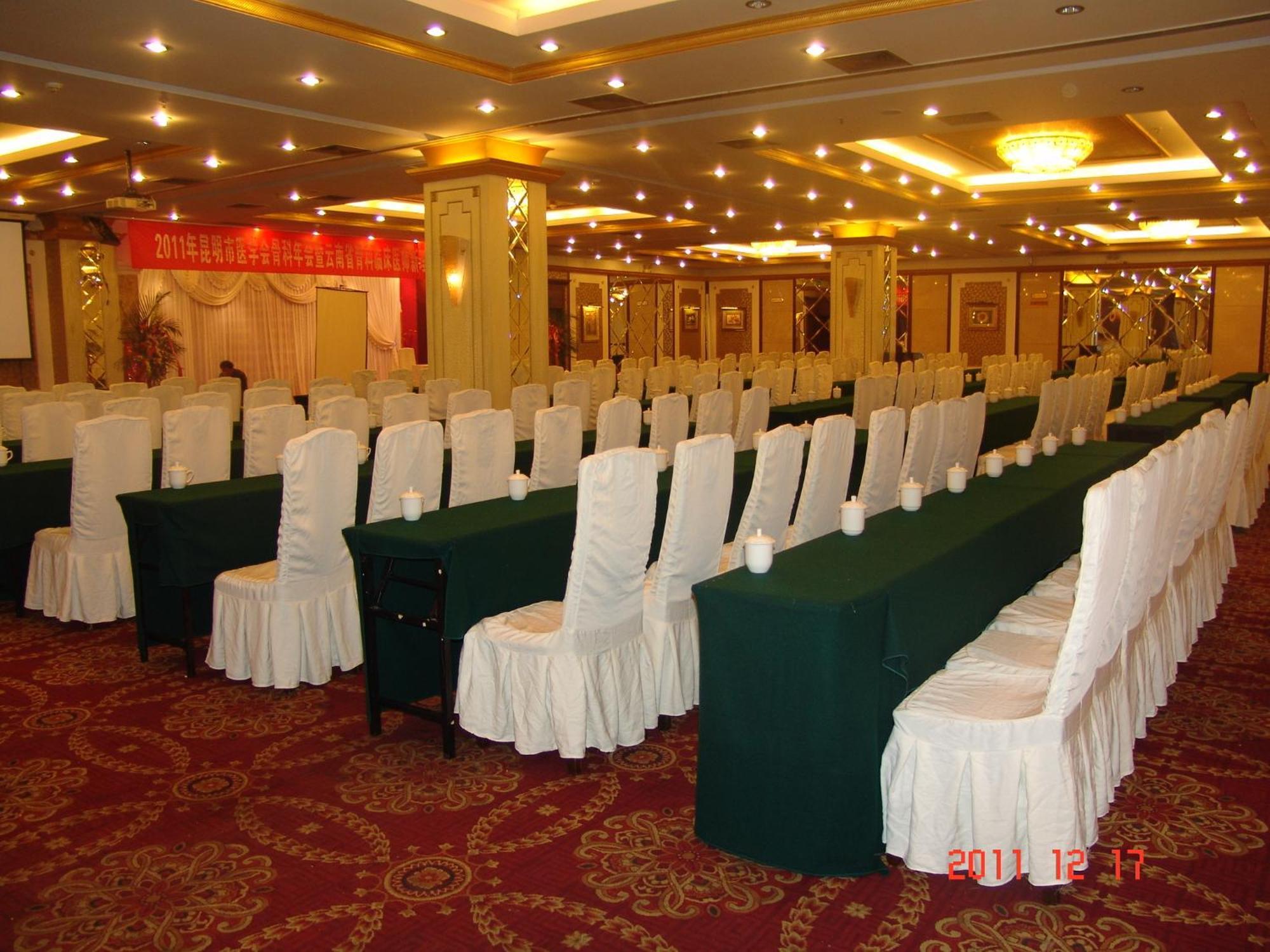 Kunming Golden Spring Hotel Buitenkant foto