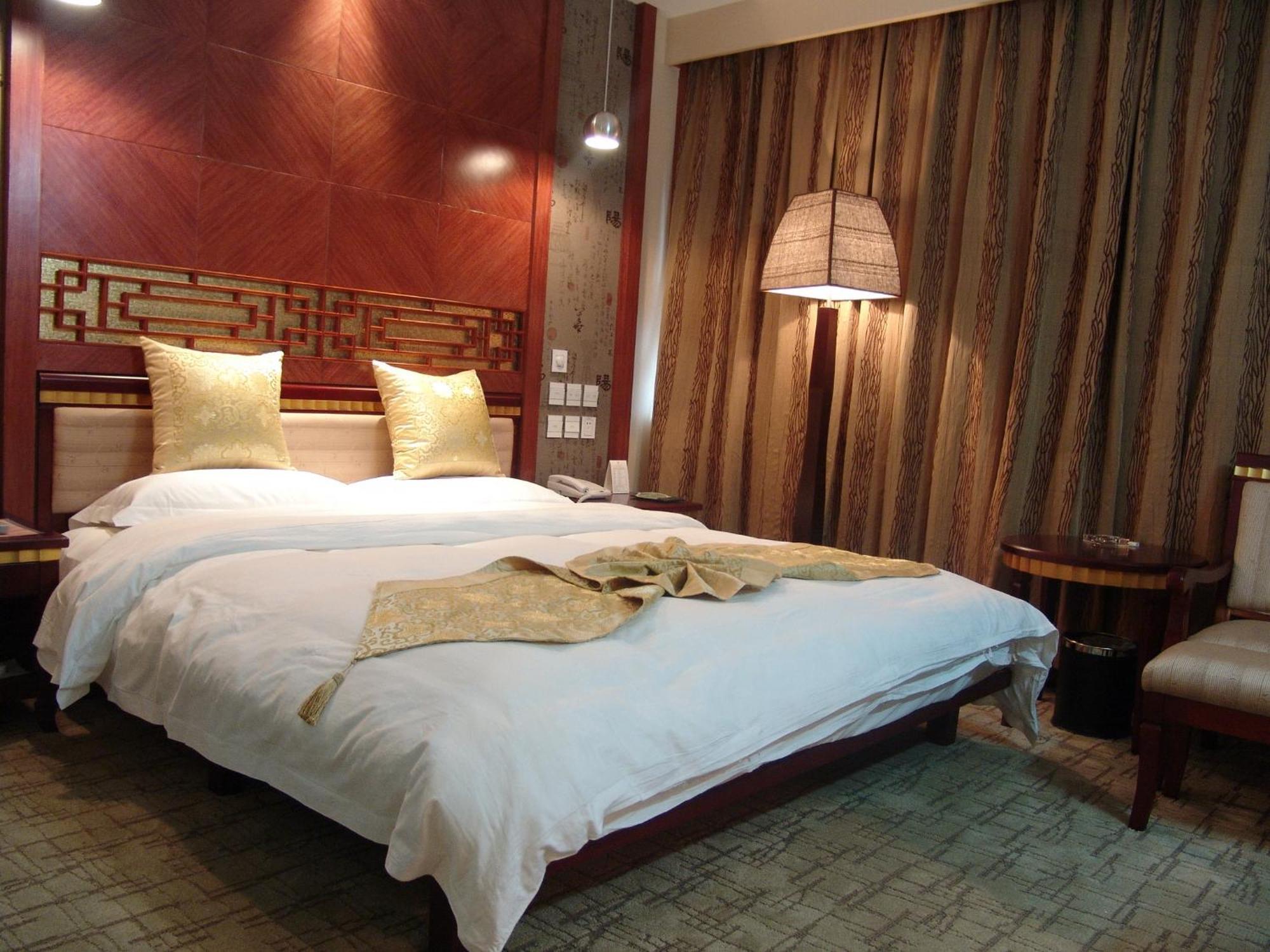 Kunming Golden Spring Hotel Buitenkant foto