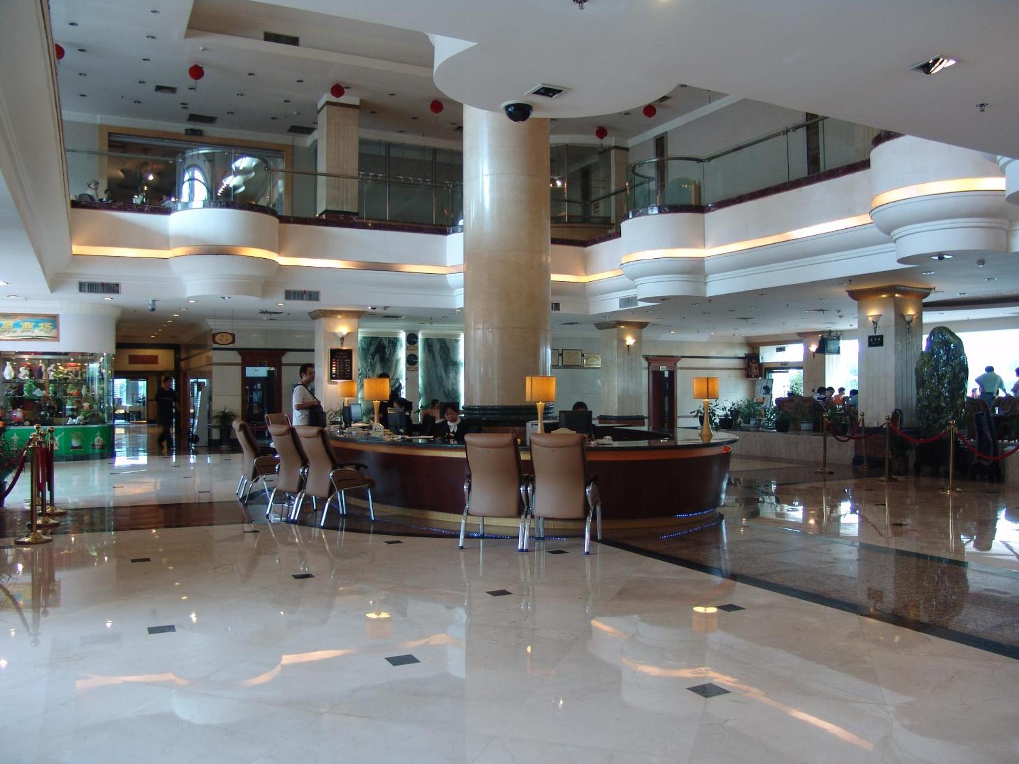 Kunming Golden Spring Hotel Buitenkant foto