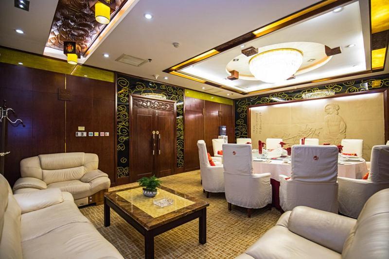 Kunming Golden Spring Hotel Buitenkant foto