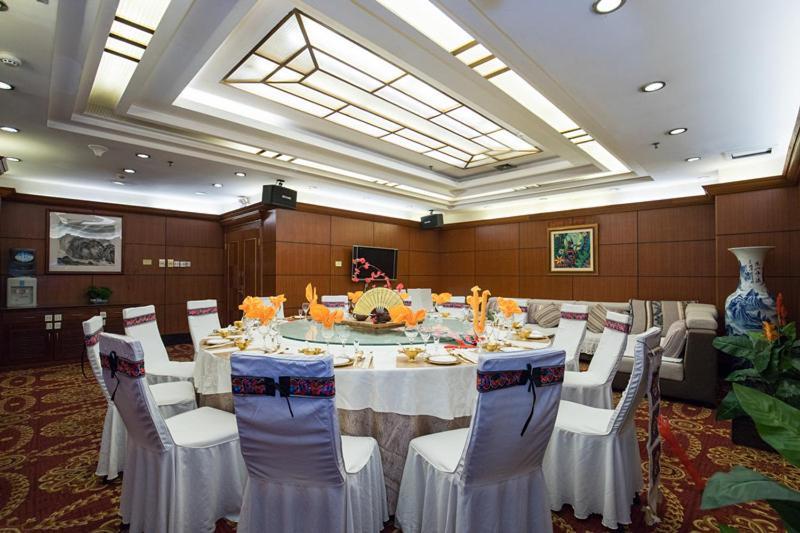 Kunming Golden Spring Hotel Buitenkant foto