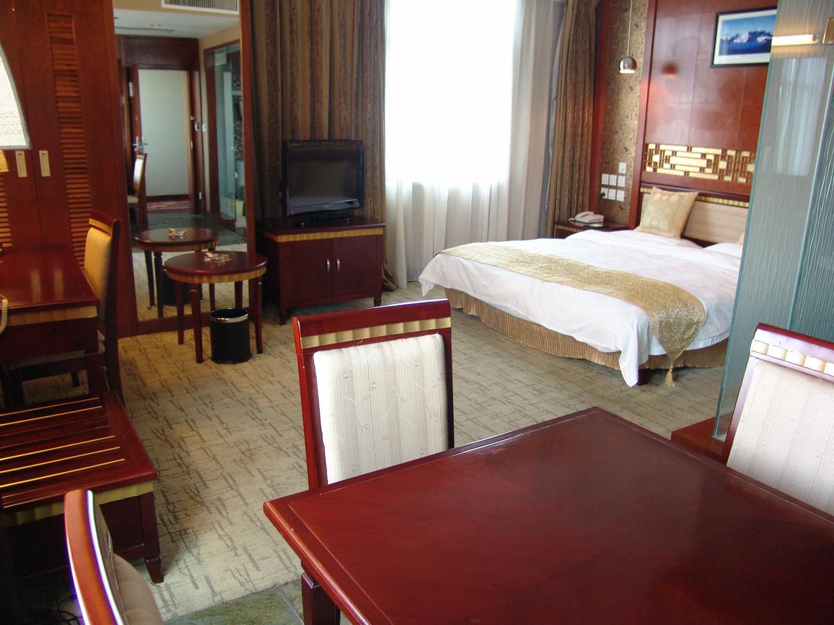 Kunming Golden Spring Hotel Buitenkant foto